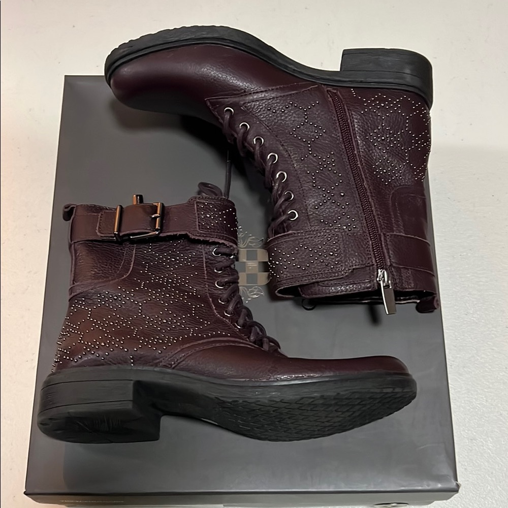 Women’s NWB Vince Camuto Tanowie Studded Leather Lace-Up Combat Boots Purple 6.5